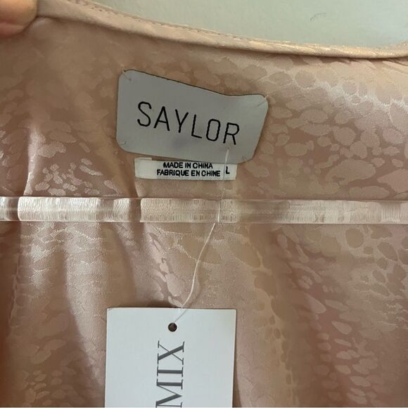 Saylor Brookey Jacquard Blush Pink Mini Ruffled Sleeves‎ Deep Dress V-Neck L NWT - Picture 8 of 16